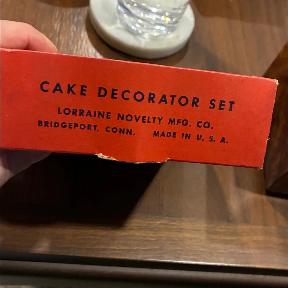 Vintage 1940's CAKE DECORATOR KIT Lorraine Novelty KITCHEN PASTRY TIPS Regulator